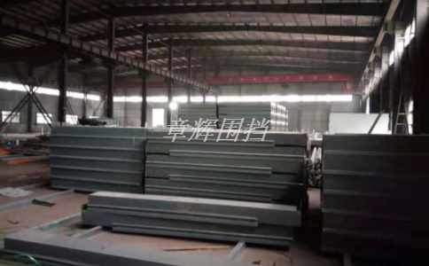 簡易圍擋在商業廣場和公共場所中的顏色和樣式應該如何配置？（商業廣場與公共場所中簡易圍擋的色彩和樣式搭配建議）